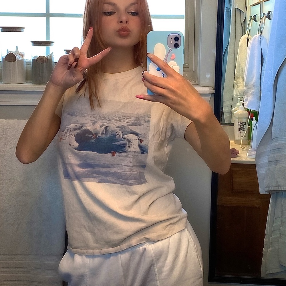polar bear tee🐻‍❄️